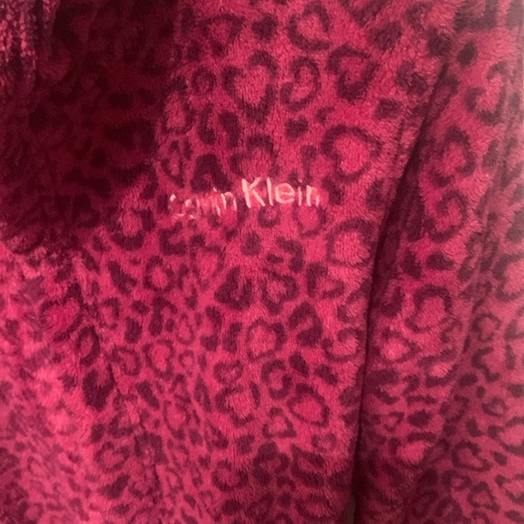 Super Stylish Cute Calvin Klein Fluffy Pink Bath Robe Hoodie SZ Small Girl 🔥 - Picture 2 of 7